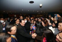 ប្រជាពលរដ្ឋខ្មែរនៅសហគមន៍អឺរ៉ុបសម្ដែងក្តីរីករាយចំពោះវត្តមានសម្ដេចតេជោនៅតំបន់អឺរ៉ុប និងគាំទ្រចំពោះការដឹកនាំរបស់សម្ដេចតេជោ