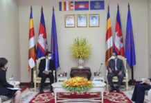 ឯកឧត្តមកិត្តិនីតិកោសលបណ្ឌិត ប៊ិន ឈិន ឧបនាយករដ្ឋមន្ត្រីប្រចាំការ អនុញ្ញាតឱ្យឯកឧត្តម MIKAMI Massahiro ឯកអគ្គរដ្ឋទូតជប៉ុនប្រចាំនៅកម្ពុជា ជួបសំដែងការគួរសម និងជម្រាបលា