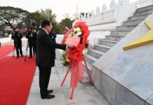 សម្តេចតេជោ ហ៊ុន សែន អញ្ជើញដាក់កម្រងផ្កាគោរពវិញ្ញាណក្ខន្ធចំពោះវីរយុទ្ធជនឡាវ