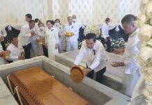 សម្ដេចតេជោ ហ៊ុន សែន ប្រាប់ទៅអង្គការក្រៅរដ្ឋាភិបាលឈប់និយាយពីស្តង់ដាពីរជាមួយរាជរដ្ឋាភិបាល