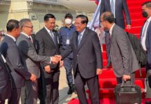 សម្តេចតេជោនាយករដ្ឋមន្រ្តី អញ្ជើញទៅដល់អាកាសយានដ្ឋានអន្តរជាតិវត្តី រដ្ឋធានីវៀងច័ន្ទ ប្រកបដោយសុវត្តិភាព