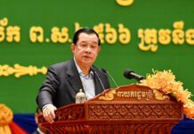 សម្តេចតេជោ ហ៊ុន សែន អញ្ជើញជាអធិបតីប្រគល់សញ្ញាបត្រដល់និស្សិតសាកលវិទ្យាល័យធនធានមនុស្សជិត២ពាន់នាក់