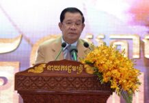 សម្តេចតេជោ ហ៊ុន សែន និងសម្តេចកិត្តិព្រឹទ្ធបណ្ឌិត អញ្ជើញសម្ពោធភាពយន្តរឿង «កូនប្រុសក្រោមពន្លឺព្រះចន្ទពេញបូរណ៌មី»