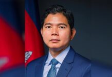 ឯកឧត្តម អាន សុខខឿន៖ «ថ្មីៗនេះ វិទ្យុបរទេសមួយដែលផ្សាយជាខេមរភាសា បានផ្សាយថា អង្គការសហប្រជាជាតិបានទាមទារឱ្យរាជរដ្ឋាភិបាលកម្ពុជា ដោះលែងទណ្ឌិតមួយរូប ជាបន្ទាន់និងគ្មានលក្ខខណ្ឌ