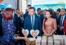 សម្តេចធិបតី ហ៊ុន ម៉ាណែត កោតសរសើរភាគីពាក់ព័ន្ធទាំងអស់ និងវិស័យឯកជនដែលប្រឹងប្រែងរៀបចំ និងនាំផលិតផលកម្ពុជា មកតាំងបង្ហាញក្នុង«ពិព័រណ៍អាស៊ាន-ចិន លើកទី២០»