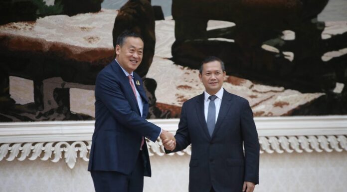 នាយករដ្ឋមន្រ្តីថៃ អញ្ជើញមកដល់រាជធានីភ្នំពេញ ដើម្បីបំពេញទស្សនកិច្ចផ្លូវការលើកដំបូងនៅកម្ពុជា, មេដឹកនាំទាំងពីរចាប់ផ្តើមកិច្ចប្រជុំពិភាក្សានៅវិមានសន្តិភាព