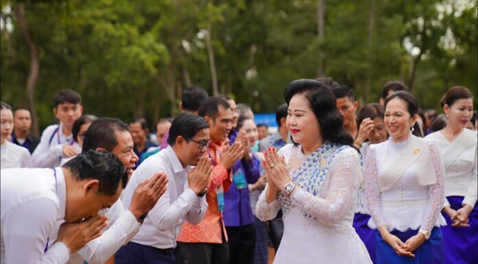 សម្តេចកិត្តិព្រឹទ្ធបណ្ឌិត ប៊ុន រ៉ានី ហ៊ុនសែន និងលោកជំទាវបណ្ឌិត ពេជ្រ ច័ន្ទមុនី អញ្ជើញជាអធិបតីភាព ក្នុងពិធីបួងសួងរំលឹកគុណបុព្វបុរសខ្មែរ និងអបអរសាទររមណីយដ្ឋានប្រាសាទកោះកេរ ដែលបានចុះបញ្ជីសម្បត្តិបេតិកភណ្ឌពិភពលោក