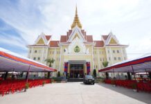 ព្រឹកថ្ងៃនេះសម្ដេចធិបតី ហ៊ុន ម៉ាណែត អញ្ជើញជាអធិបតីភាពសម្ពោធអគាររដ្ឋបាលថ្មី និងសមិទ្ធផលនៅខេត្តកំពង់ស្ពឺ និងប្រកាសជាខេត្តអស់មីន