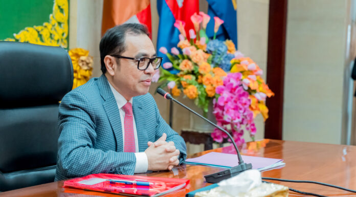 ឯកឧត្តម វង្សី វិស្សុត ឧបនាយករដ្ឋមន្រ្តីប្រចាំការ រដ្ឋមន្រ្តីទទួលបន្ទុកទីស្តីការគណៈរដ្ឋមន្រ្តី ដឹកនាំកិច្ចប្រជុំក្រុមប្រឹក្សាសេដ្ឋកិច្ច សង្គមកិច្ច និងវប្បធម៌នៃរាជរដ្ឋាភិបាលអាណត្តិទី៧