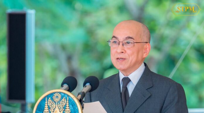 ព្រះមហាក្សត្រ ចាត់ទុកព្រះរាជពិធីសម្ពោធស្ពានហាលខាងលិចប្រាសាទអង្គរវត្ត គឺជានិមិត្តរូបដ៏ខ្ពង់ខ្ពស់នៃមហាវីរក្សត្រសម័យអង្គរ ព្រះបាទសូរ្យវរ្ម័នទី២