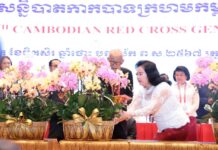 សម្តេចកិត្តិព្រឹទ្ធបណ្ឌិត ថ្វាយសារលិខិតថ្លែងអំណរព្រះរាជគុណ ហ្លួងម៉ែ ដែលប្រោសព្រះរាជទាន ព្រះរាជសារប្រទានពរជ័យ ផ្កាស្រស់ល្អ ១កន្ត្រកធំ និងព្រះរាជទ្រព្យ ២ម៉ឺនដុល្លារ ក្នុងឱកាសថ្ងៃខួបកំណើត
