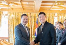 ក្រុមហ៊ុន Grab ប្តេជ្ញាជំរុញអ្នកប្រកបអាជីវកម្មដោយប្រើថ្នាលឌីជីថល Grab ធ្វើជាគម្រូល្អ ក្នុងការគោរពច្បាប់ចរាចរណ៍ ការផ្តល់សុវត្ថិភាព និងផាសុកភាពដល់អតិថិជនរបស់ខ្លួន ជាប់ជាប្រចាំ