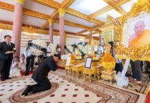 សម្ដេចមហាបវរធិបតី ហ៊ុន ម៉ាណែត ដឹកនាំគណៈប្រតិភូរាជរដ្ឋាភិបាលកម្ពុជា អញ្ជើញដាក់កម្រងផ្កាគោរពវិញ្ញាណក្ខន្ធព្រះសពសម្តេចព្រះអគ្គមហាសង្ឃរាជាធិបតីកិត្តិឧទ្ទេសបណ្ឌិត ទេព វង្ស សម្ដេចព្រះមហាសង្ឃរាជនៃព្រះរាជាណាចក្រកម្ពុជា