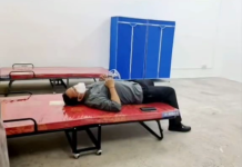 សម្តេចធិបតី បង្ហោះរូបថតដែលត្រូវបានគេថតបានពេលកំពុងសម្រាកមិនដល់ ៥វិនាទី កំពុងដឹកនាំរៀបចំមន្ទីរពេទ្យហ្លួងម៉ែ