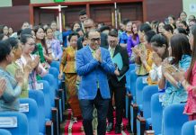 ឯកឧត្តម វង្សី វិស្សុត ឧបនាយករដ្ឋមន្រ្តីប្រចាំការ អញ្ជើញសំណេះសំណាលជាមួយមន្ត្រីរាជការជានារី នៃទីស្តីការគណៈរដ្ឋមន្ត្រីក្នុងឱកាសអបអរខួបលើកទី១១៤ ទិវាអន្តរជាតិនារី ៨មីនា