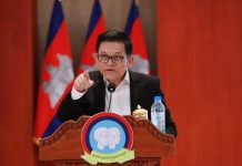 ឯកឧត្តម ប៉ែន បូណា៖ សម រង្ស៊ី ជាអ្នកនយោបាយអង្ករកំប៉ុងវិលក្បុងដោយសាររត់តោងកន្ទុយក្បិនគេ