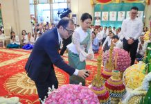 ឯកឧត្តមឧបនាយករដ្ឋមន្ត្រីប្រចាំការ វង្សី វិស្សុត និងលោកជំទាវ ព្រមទាំងថ្នាក់ដឹកនាំ និងមន្ត្រីរាជការនៃទីស្តីការគណៈរដ្ឋមន្ត្រី រៀបចំពិធីចម្រើនព្រះបរិត្ត ដើម្បីអបអរពិធីបុណ្យចូលឆ្នាំថ្មីប្រពៃណីជាតិខ្មែរ