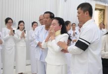 សម្តេចតេជោ ហ៊ុន សែន បានបង្ហោះសារនៅលើបណ្តាញសង្គមរបស់សម្តេច ដោយមានខ្លឹមសារថា៖ “ថ្ងៃស្អែកបែកគ្នា!