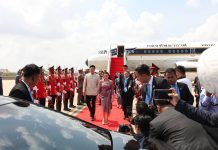 លោកជំទាវ ផែថងថាន ស៊ីណាវ៉ាត្រ នាយករដ្ឋមន្រ្តីថៃ ដឹកនាំគណៈប្រតិភូជាន់ខ្ពស់មកដល់ព្រះរាជាណាចក្រកម្ពុជា ប្រកបដោយសុវត្ថិភាព