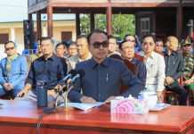 ឯកឧត្តមឧបនាយករដ្ឋមន្ត្រីប្រចាំការ វង្សី វិស្សុត ចុះសួរសុខទុក្ខកងទ័ពជួរមុខទិសប្រាសាទព្រះវិហារ