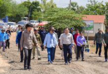 ឯកឧត្តមឧបនាយករដ្ឋមន្រ្តីប្រចាំការ វង្សី វិស្សុត ចុះពិនិត្យស្ថានភាពជំនន់ទឹកភ្លៀងក្នុងភូមិសាស្រ្តខេត្តកំពង់ធំ