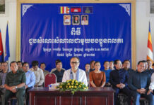ឯកឧត្តមឧបនាយករដ្ឋមន្រ្តីប្រចាំការ វង្សី វិស្សុត អញ្ជើញចុះជួបសំណេះសំណាលសាកសួរទុក្ខបងប្អូនពលករ ដែលត្រលប់មកពីប្រទេសថៃ ក្នុងខេត្តកំពង់ធំ