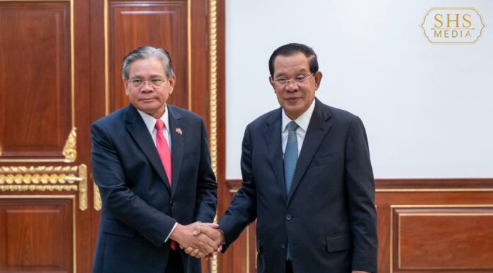 សម្តេចតេជោ ហ៊ុន សែន អនុញ្ញាតឱ្យឯកឧត្តម Buakeo Phumvongsay ឯកអគ្គរដ្ឋទូតនៃសាធារណរដ្ឋប្រជាធិបតេយ្យប្រជាមានិតឡាវ ចូលជួបសម្តែងការគួរសម និងជម្រាបលា