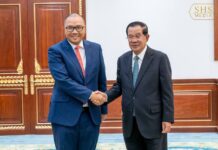 សម្តេចតេជោ ហ៊ុន សែន អនុញ្ញាតឱ្យឯកឧត្ដម Santo Darmosumarto ឯកអគ្គរដ្ឋទូតនៃសាធារណរដ្ឋឥណ្ឌូណេស៊ី ចូលជួបសម្តែងការគួរសម និងជម្រាបលា