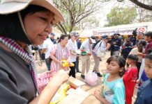 បណ្តាអង្គទូត និងទីភ្នាក់ងារបរទេស អញ្ជើញពិនិត្យមើលស្ថានភាពជនភៀសសឹកនៅមណ្ឌលសុវត្ថិភាពវត្តចាន់ស៊ី