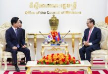 ឯកឧត្តមឧបនាយករដ្ឋមន្ត្រី វង្សី វិស្សុត ប្រាប់ទូតកូរ៉េថា កម្ពុជាប្តេជ្ញាពង្រីកកិច្ចសហប្រតិបត្តិការលើគ្រប់វិស័យ ជាមួយកូរ៉េ ជាពិសេសការបង្ក្រាប Online Scam