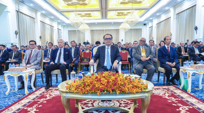 ឯកឧត្តមឧបនាយករដ្ឋមន្រ្តីប្រចាំការ វង្សី វិស្សុត ណែនាំដល់មន្រ្តីរាជការនៃទីស្តីការគណៈរដ្ឋមន្រ្តី ឱ្យផ្លាស់ប្តូរឥរិយាបថក្នុងការបំពេញការងារ