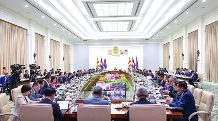 រាជរដ្ឋាភិបាលចេញសេចក្ដីណែនាំ ស្ដីពីការតែងតាំងឡើងវិញមន្ត្រីរាជការស៊ីវិល និងការរៀបចំមន្ត្រីទៅក្នុងរចនាសម្ព័ន្ធថ្មី របស់ទីស្ដីការគណៈរដ្ឋមន្ត្រី ក្រសួង រដ្ឋលេខាធិការដ្ឋាន និងស្ថាប័នចំណុះអង្គការនីតិប្រតិបត្តិ