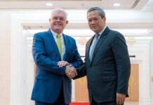 Samdech Moha Borvor Thipadei HUN Manet, Prime Minister of the Kingdom of Cambodia, received a courtesy call from Mr. Edouard GEORGE, President of Phoenix Voyages Group Limited, at the Peace Palace.