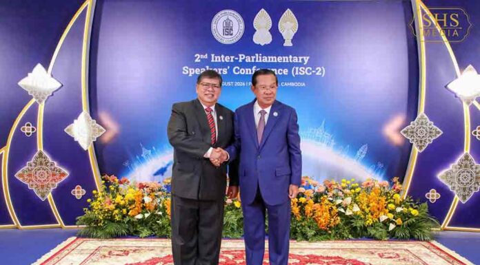 សម្ដេចតេជោ ហ៊ុន សែន អញ្ជើញទទួលជួបសម្ដែងការគួរសម និងពិភាក្សាការងារជាមួយ ឯកឧត្តម Tan Sri Dato JOHARI BIN ABDUL ប្រធានរដ្ឋសភាម៉ាឡេស៊ី