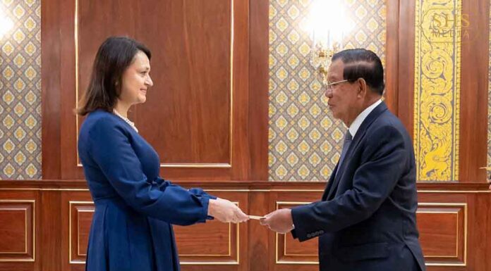សម្ដេចតេជោ ហ៊ុន សែន អនុញ្ញាតឱ្យលោកជំទាវ គូឡា សូហ្វីអានូ (Koula Sophianou) ឯកអគ្គរដ្ឋទូតតែងតាំងថ្មីនៃសាធារណរដ្ឋស៊ីប (Cyprus) ចូលជួបសម្តែងការគួរសម និងប្រគល់សារតាំង